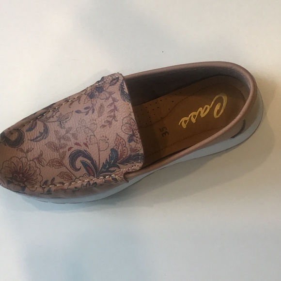 Shoes - Picture 10 of 12